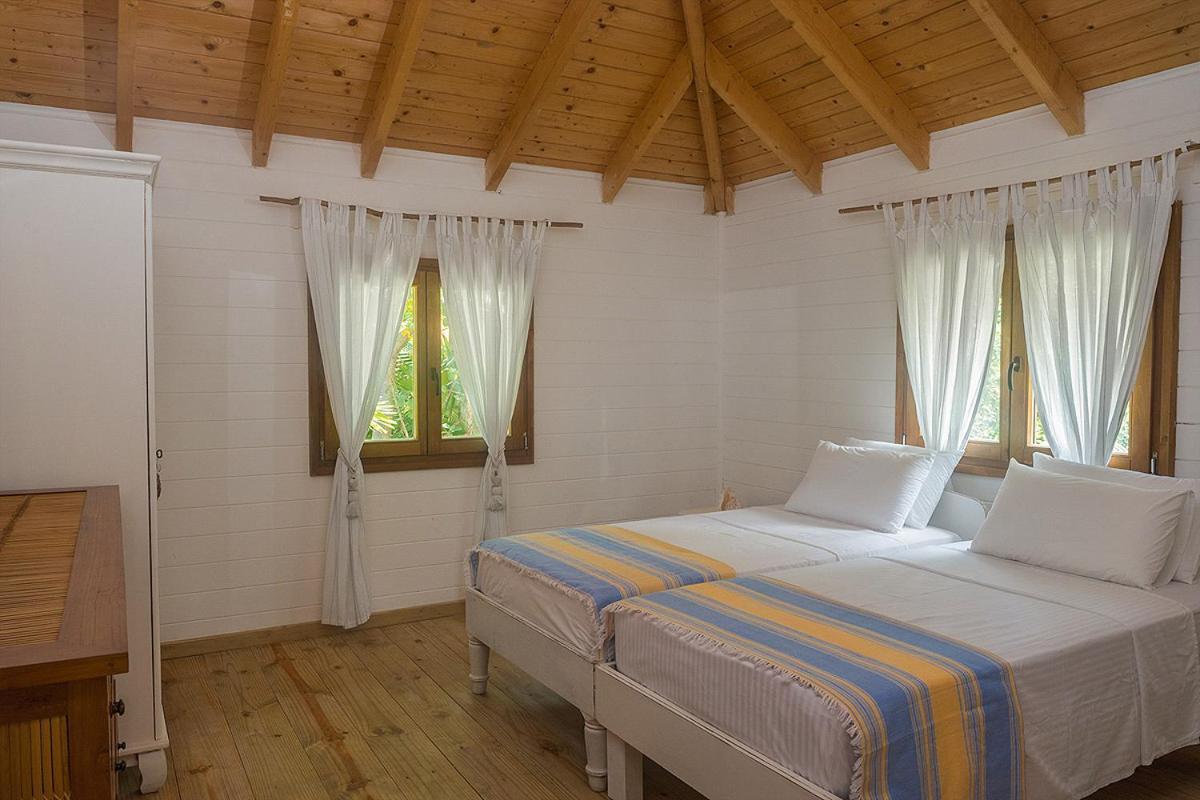 La Pointe Beach Huts Baie Sainte Anne Exterior photo